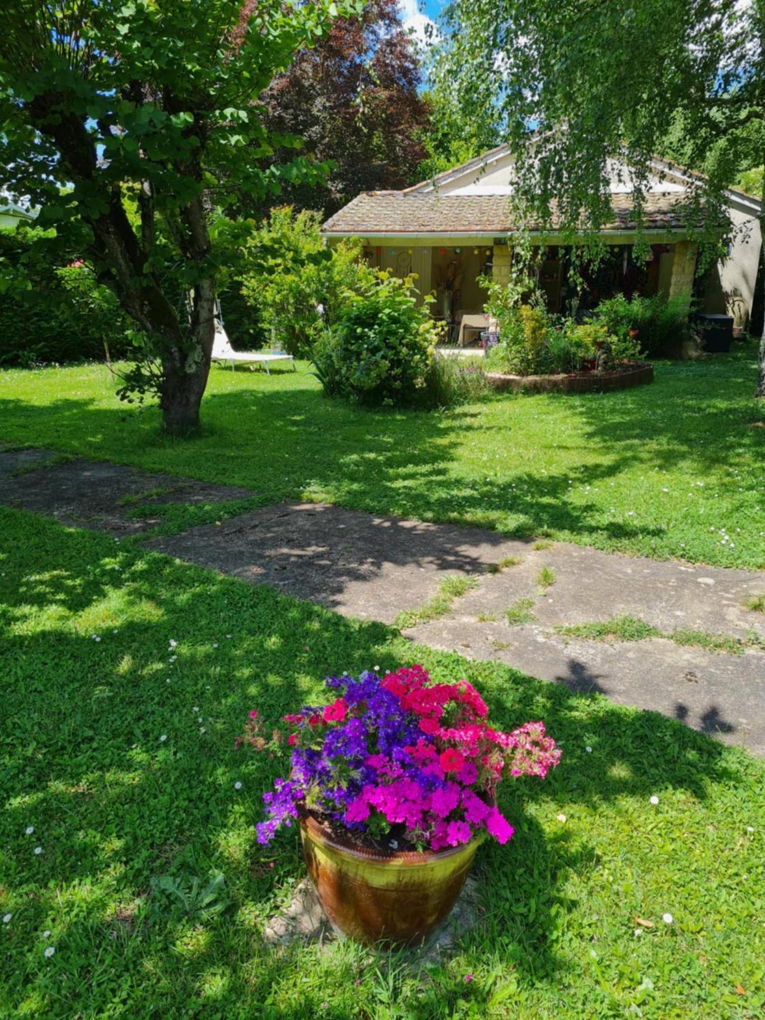 Les Cedres Bleus Bed and Breakfast Saint-Medard-de-Mussidan Εξωτερικό φωτογραφία